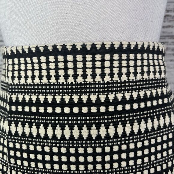 Chelsea & Theodore Skirt size 8 Black Ivory Tweed Straight Above Knee Casual - Picture 4 of 10